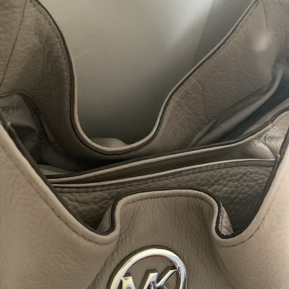Grey Michael Kors soft leather bag like new condition. - Picture 4 of 7